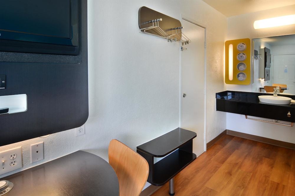 Motel6 Galveston, TX 15/59