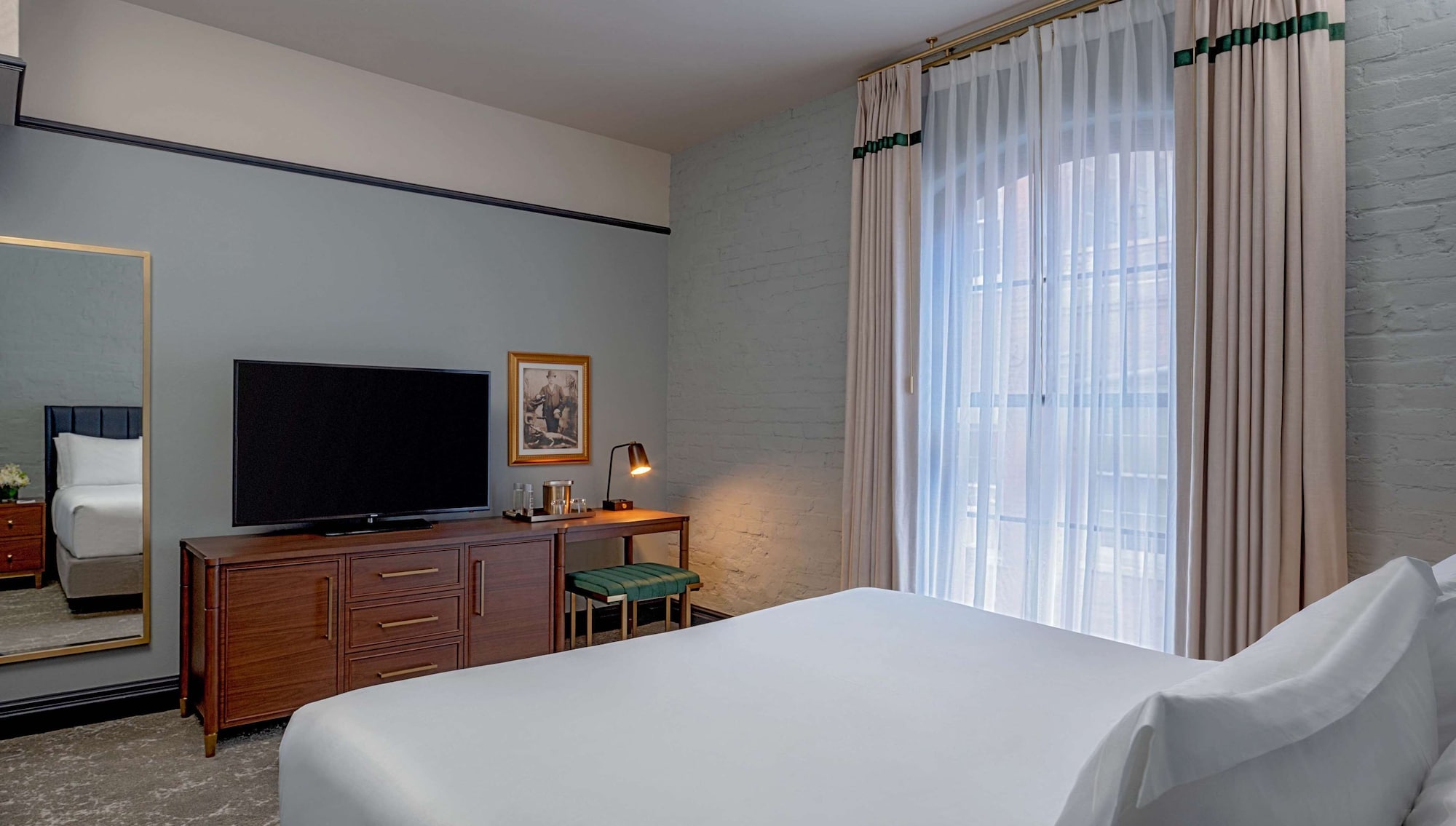 ROOM, KING BED
