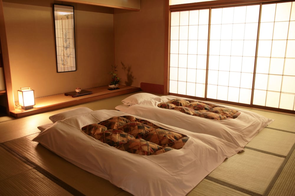 JAPANESE, PREMIUM, LOUNGE ACCESS