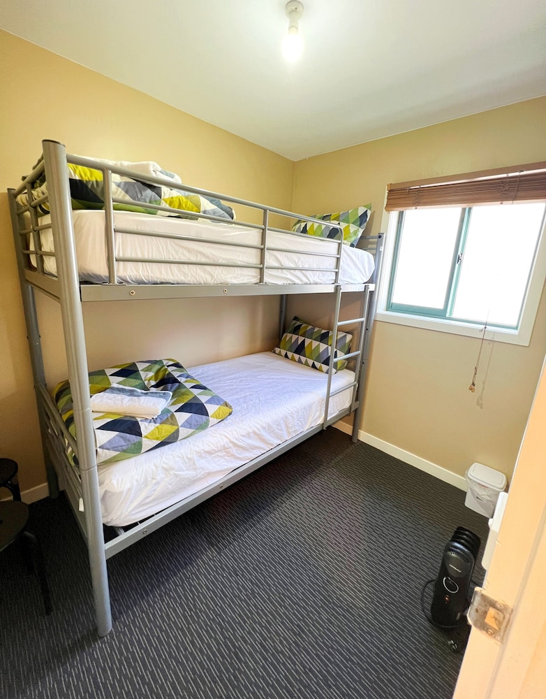 Astray Motel And Backpackers 40/66