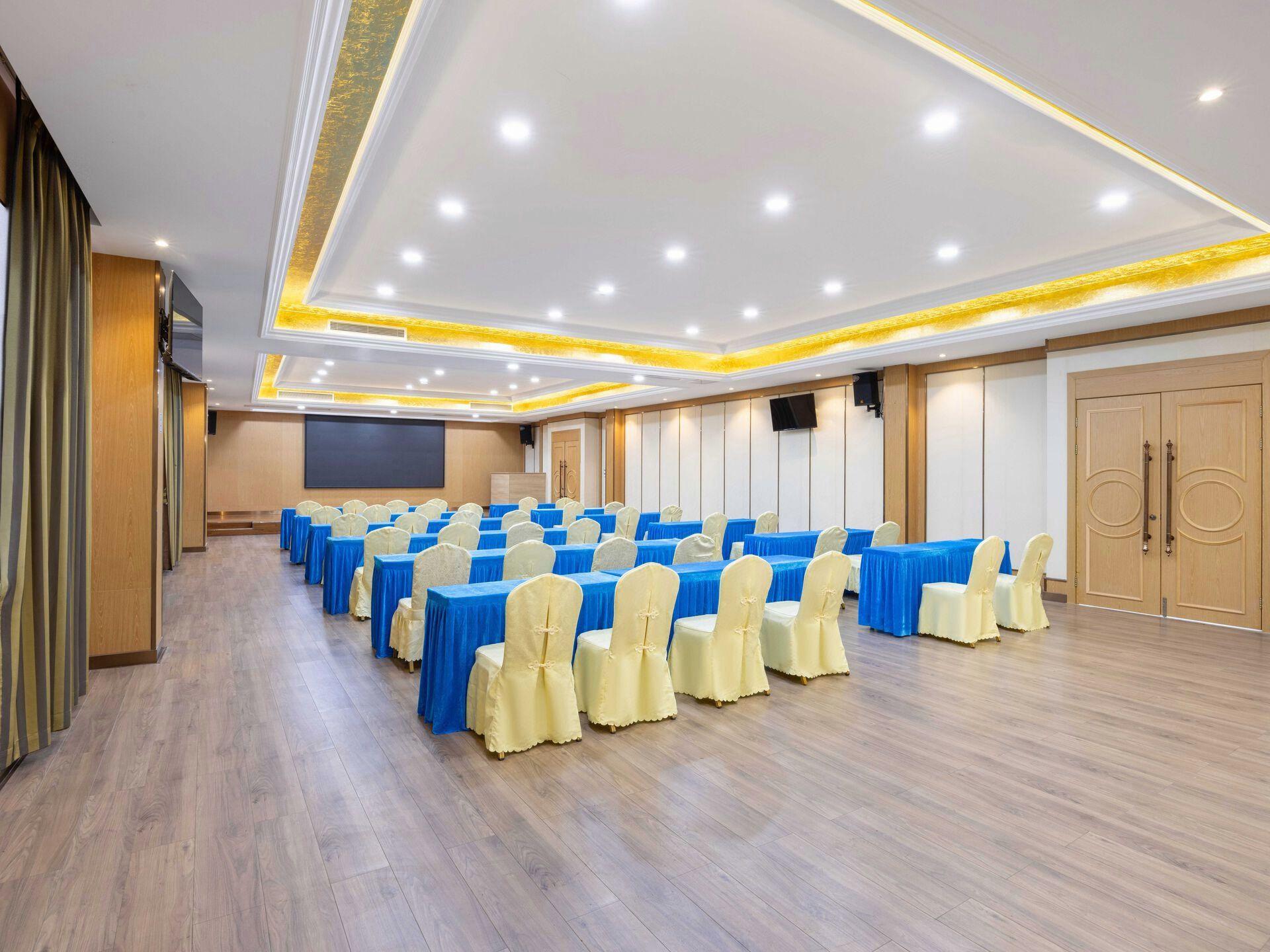 Vienna Hotel (Guangzhou Baiyun Airport Huadu Avenue) 50/58