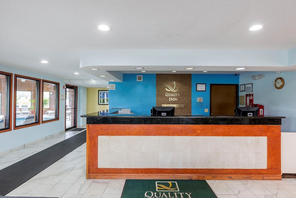 Quality Inn Sycamore - DeKalb 11/43