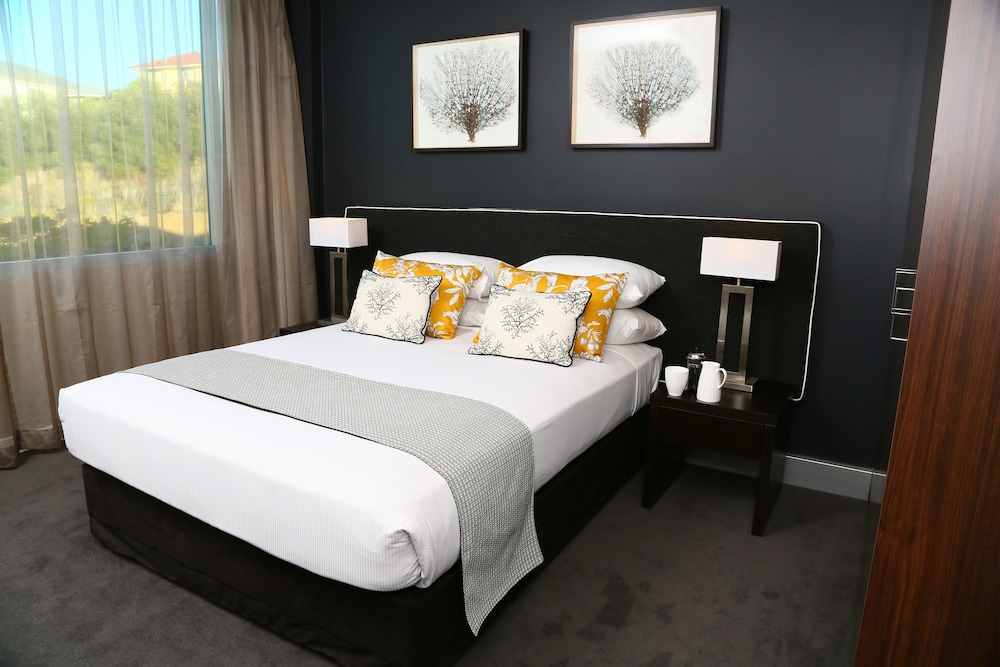 Springfield Lakes Hotel 39/49