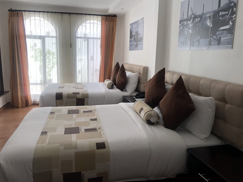 DELUXE, TWIN BEDS