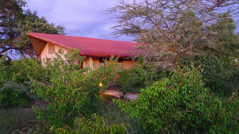 PrideInn Mara Camp 4/50