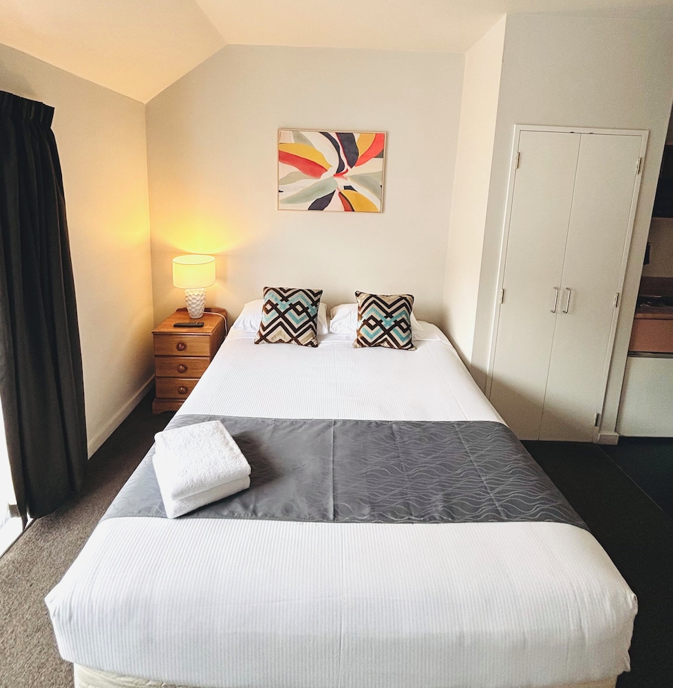 ECONOMY, STUDIO, SUITE