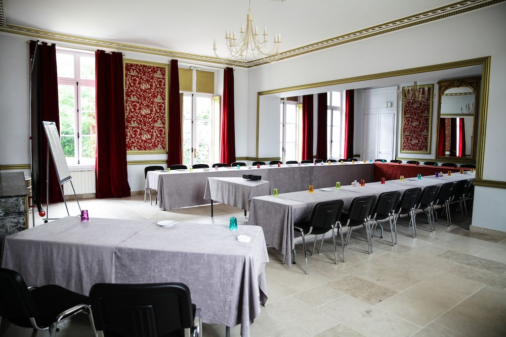 Hotel the Originals Domaine Des Thomeaux 15/50