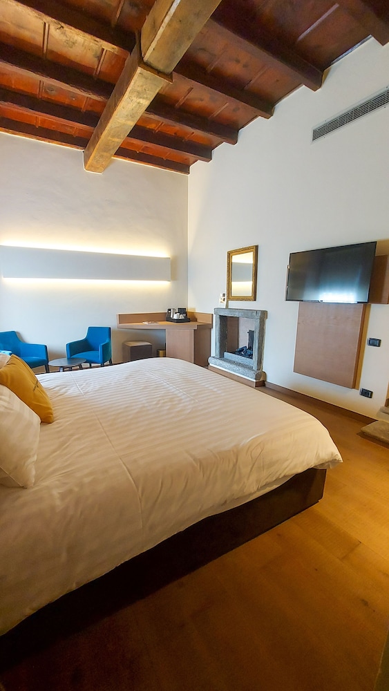 Hotel Castello Di Casiglio 15/79