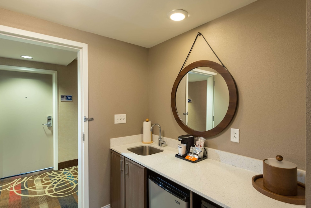 Hampton Inn And Suites Jamestown 18/37
