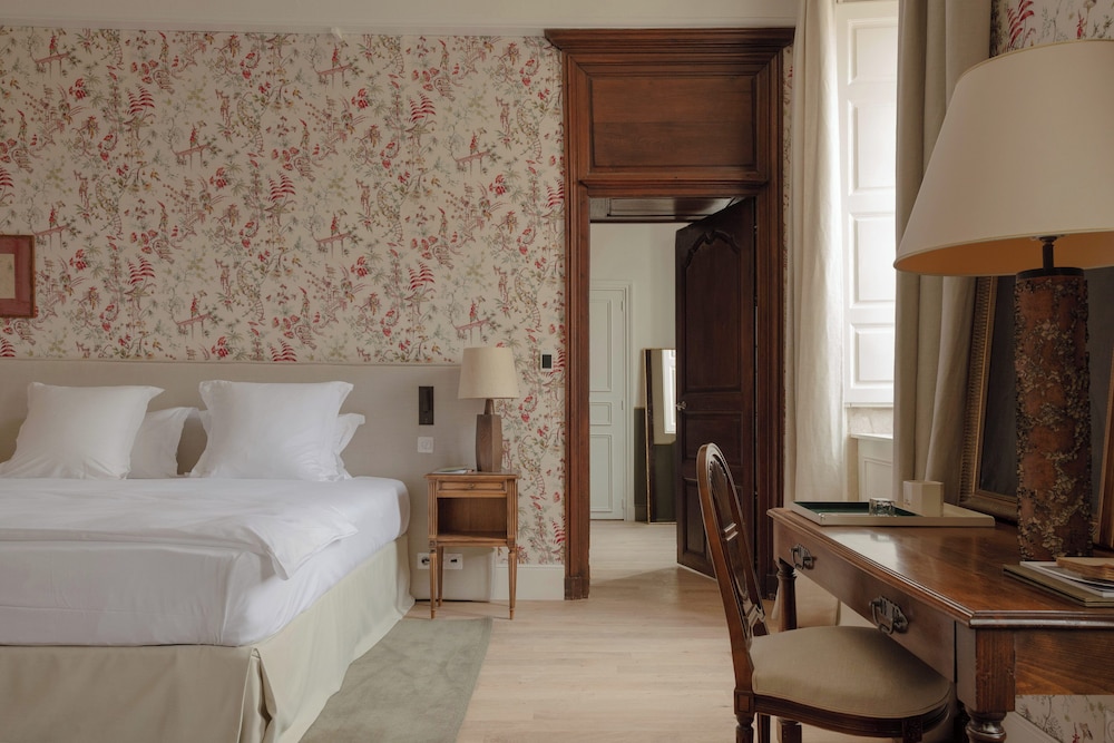 Room at CHATEAU DE GILLY, GILLY LES CITEAUX