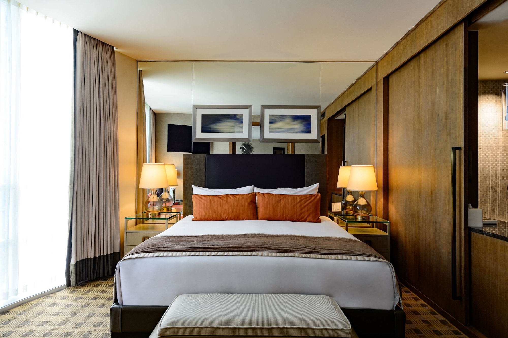1 BEDROOM, SUITE