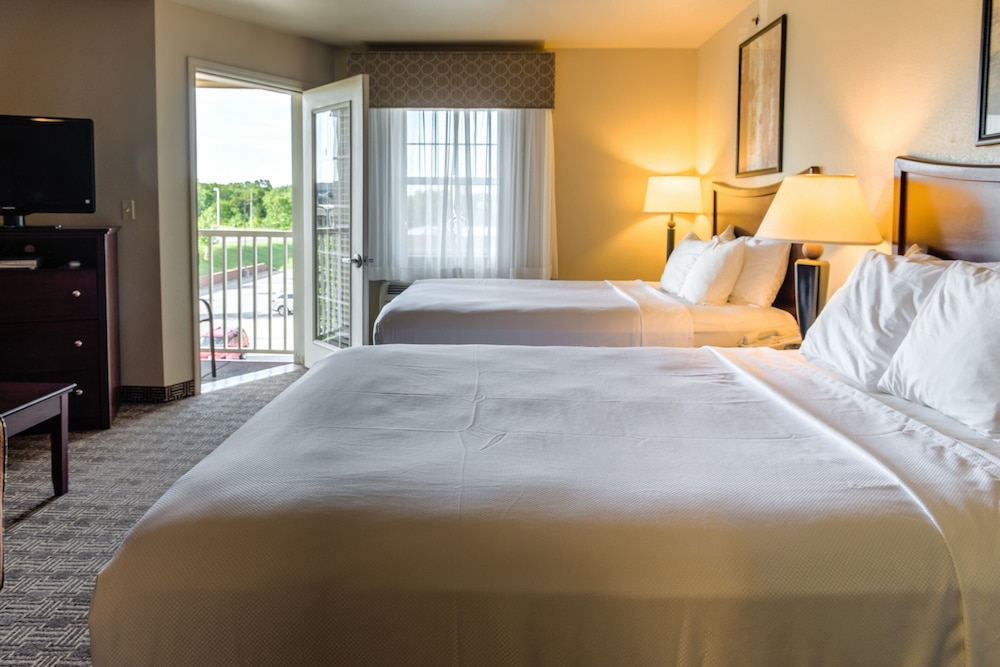 Upgrade, Efficiency, Suite, 2 Queen Beds, Sofa, Accessible