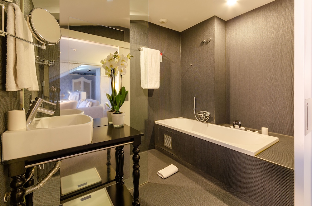 جناح بسرير كوين بإطلالة على النهر، Lx Boutique Hotel 2/2