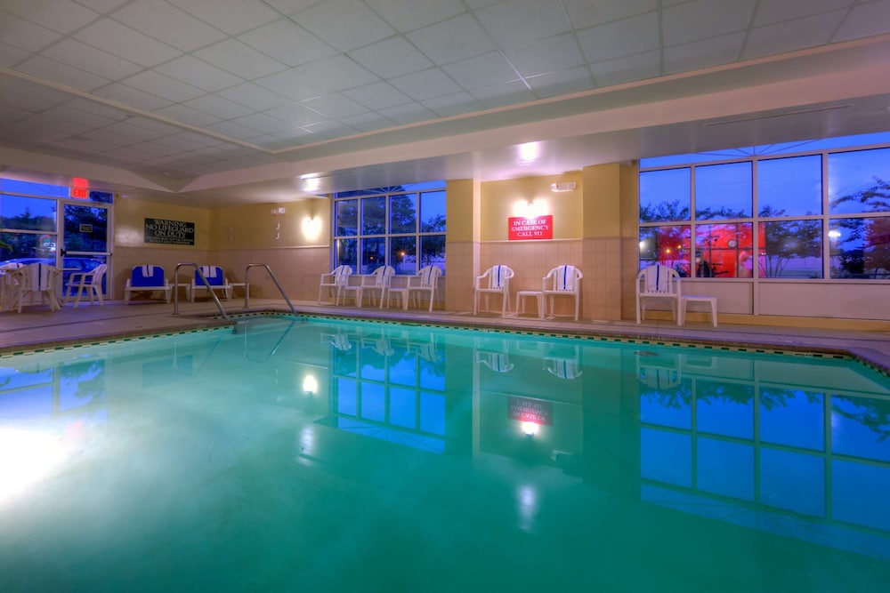 Country Inn and Suites by Radisson, Petersburg, VA 13/34