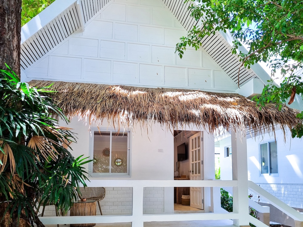 Elephant Beach Club & Resort Samui 3/50