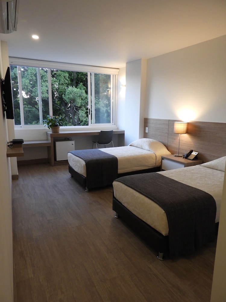 Park V Hotel Suites 19/45