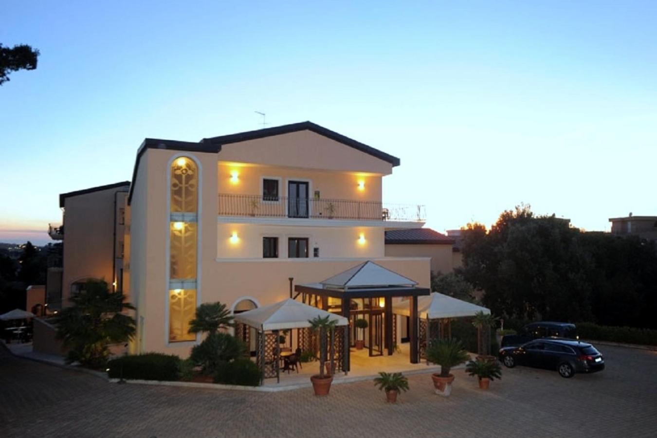 Villa Rosa 3/41