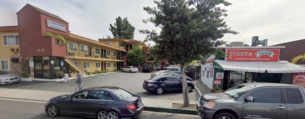 Travelodge By Wyndham Burbank-Glendale 6/28
