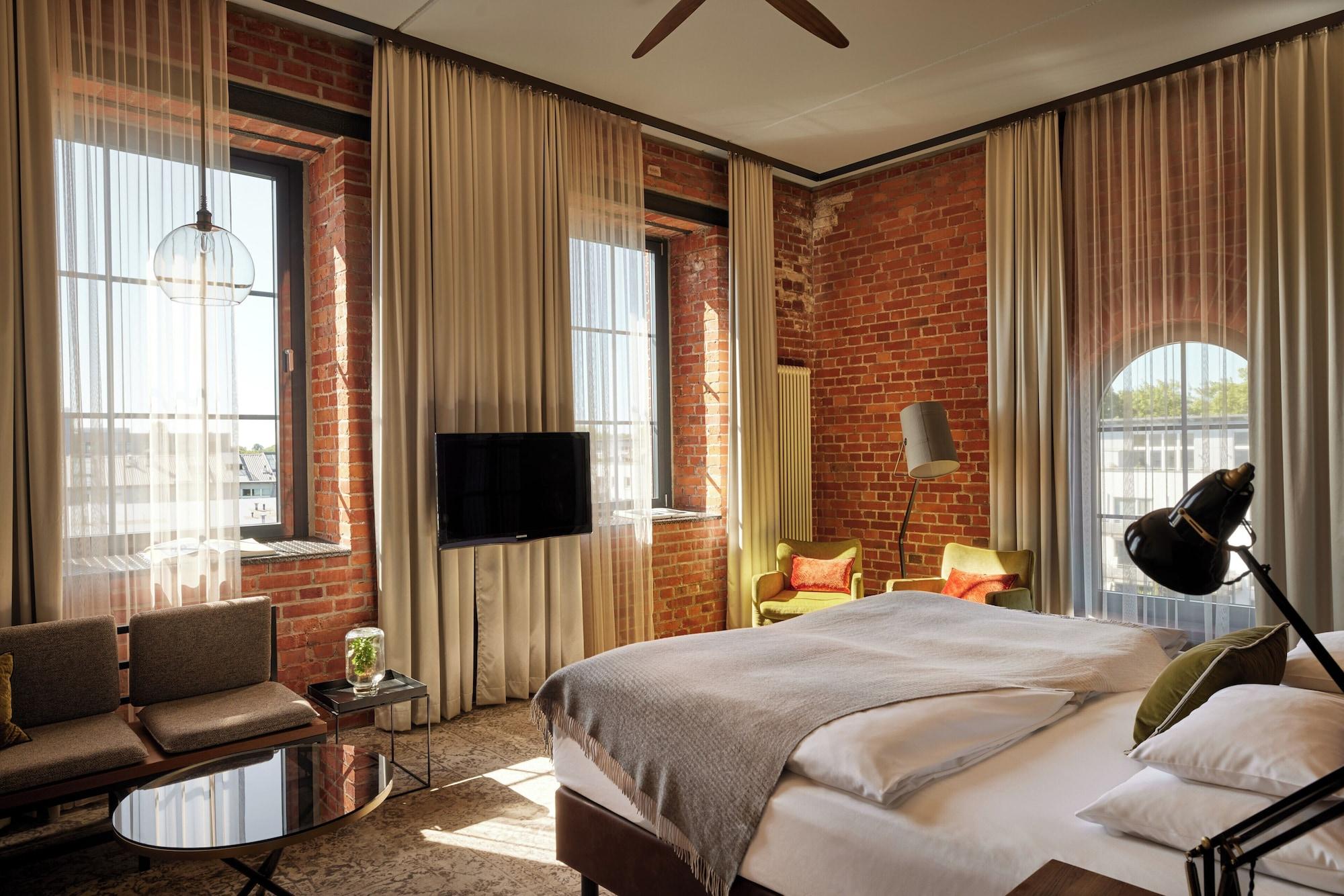Loft, L Room