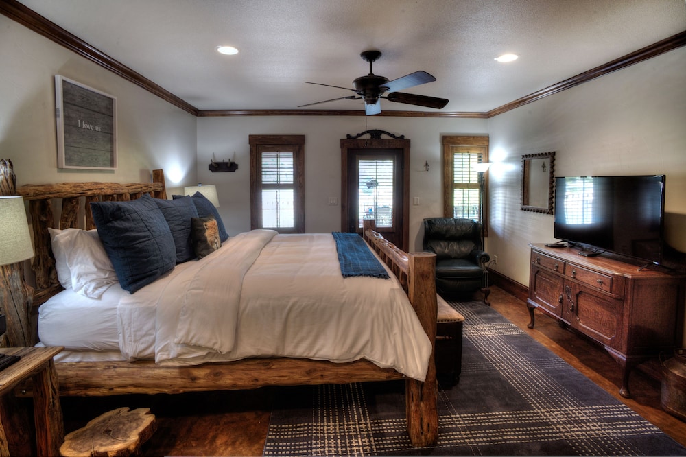 The Lodge Above Town Creek 25/73