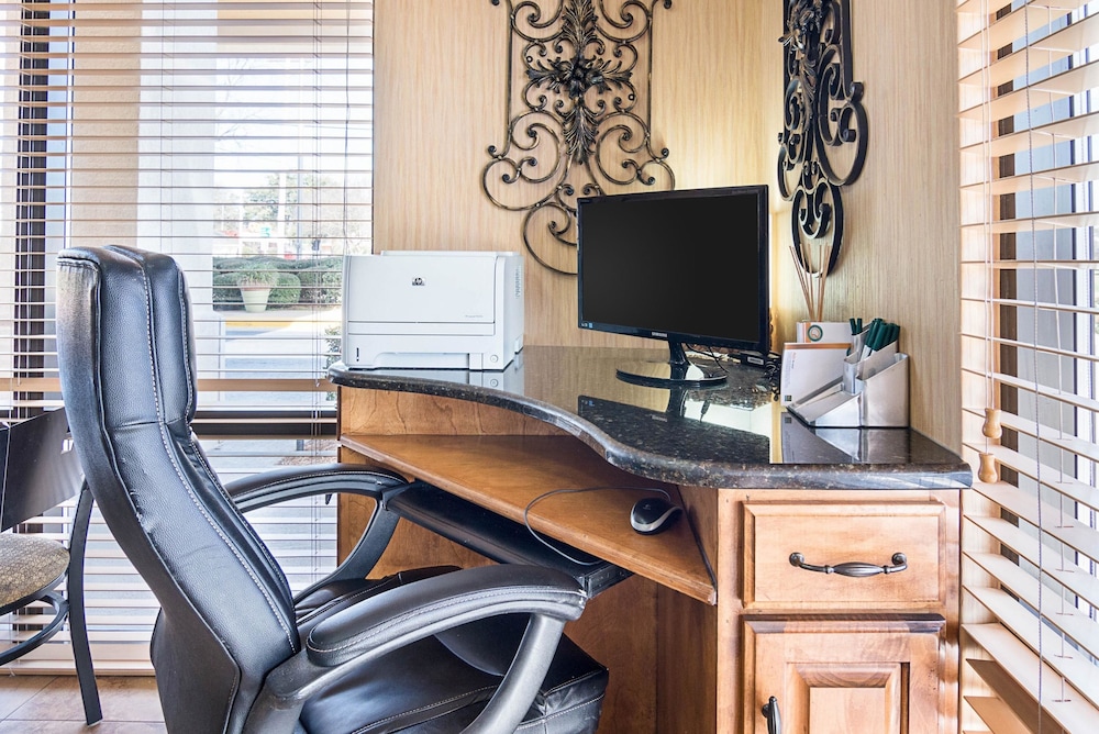 Quality Inn near Casinos and Convention Center 16/34