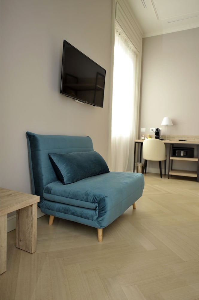 Bergamo Inn 43 10/31