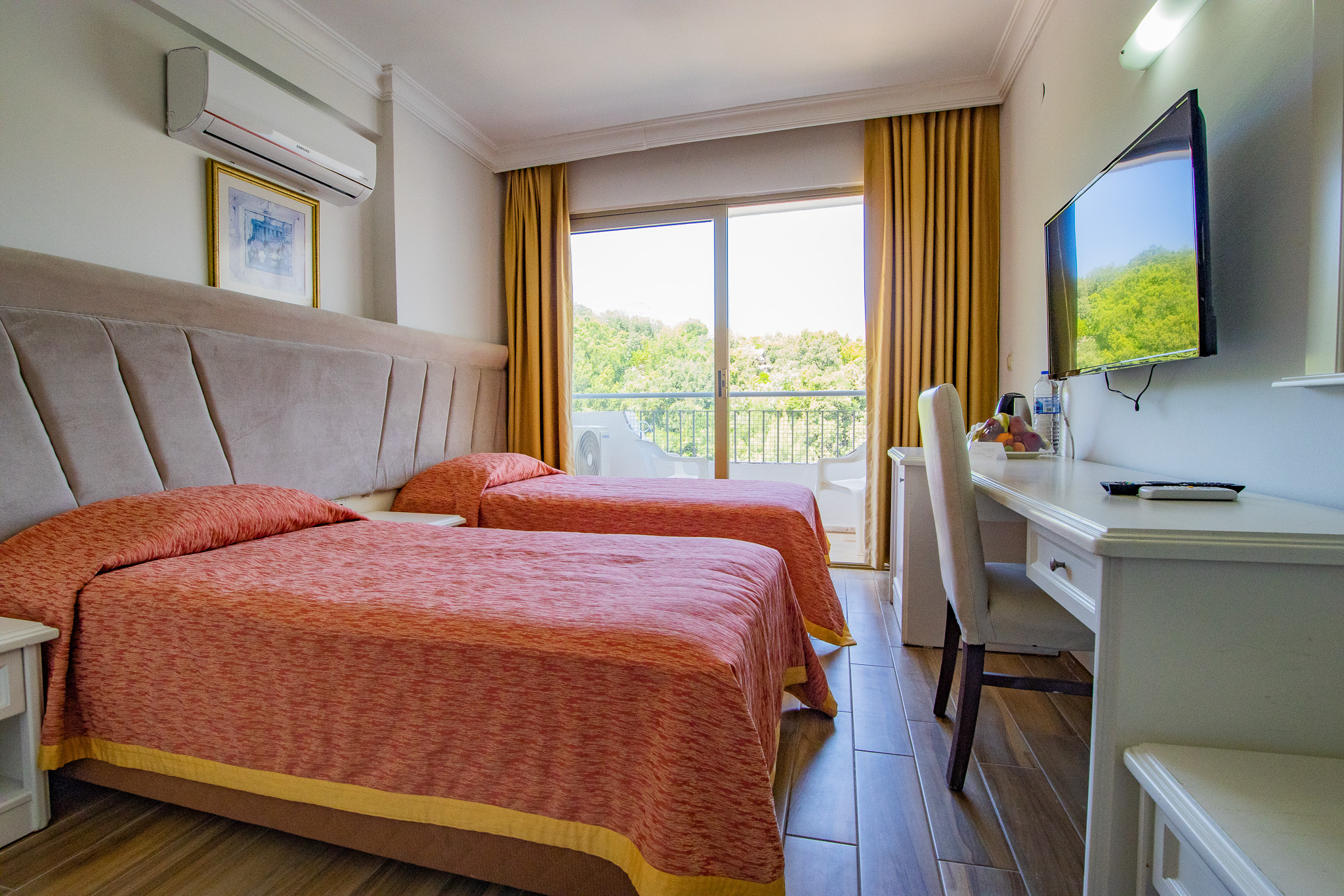 Room, Triple, Land View