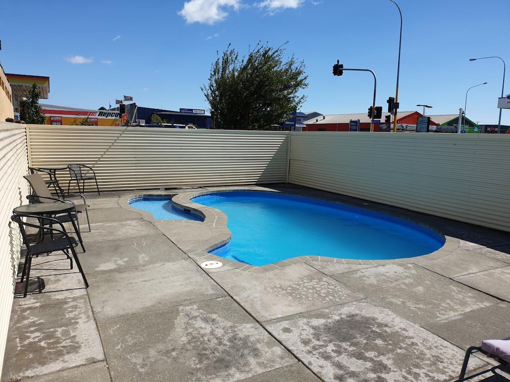 Oxford Court Motel 13/30