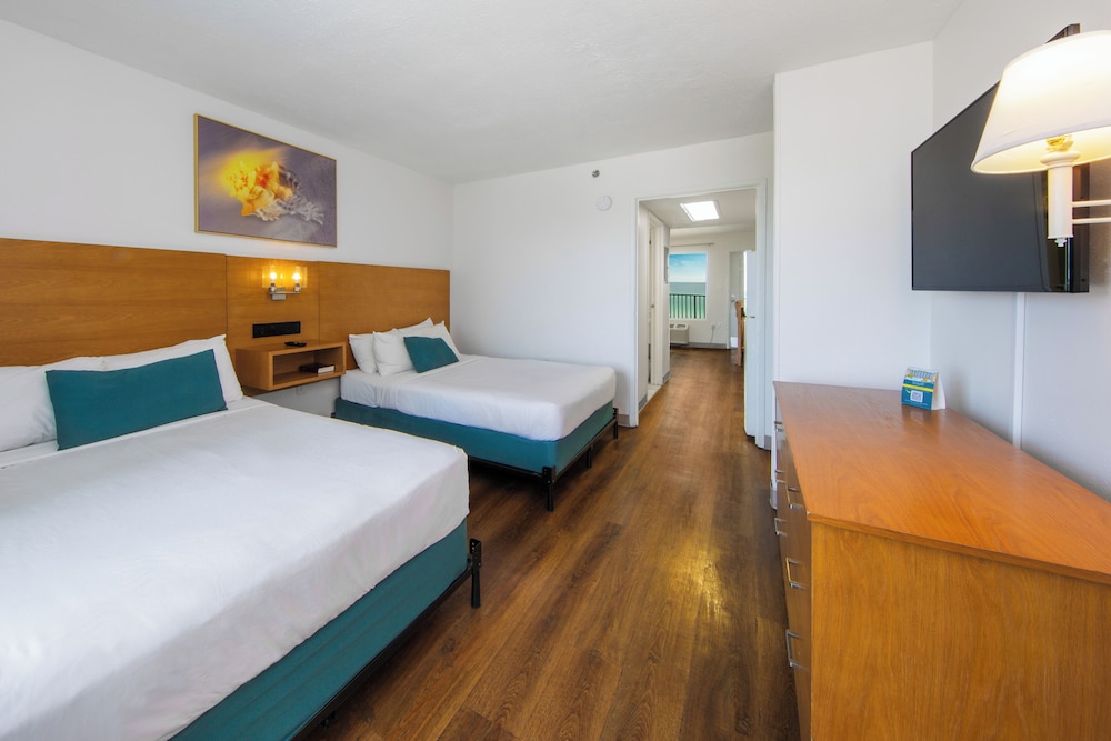 Suite, 2 Double Beds, Beach Front, Ocean or Gulf View, Kitchen