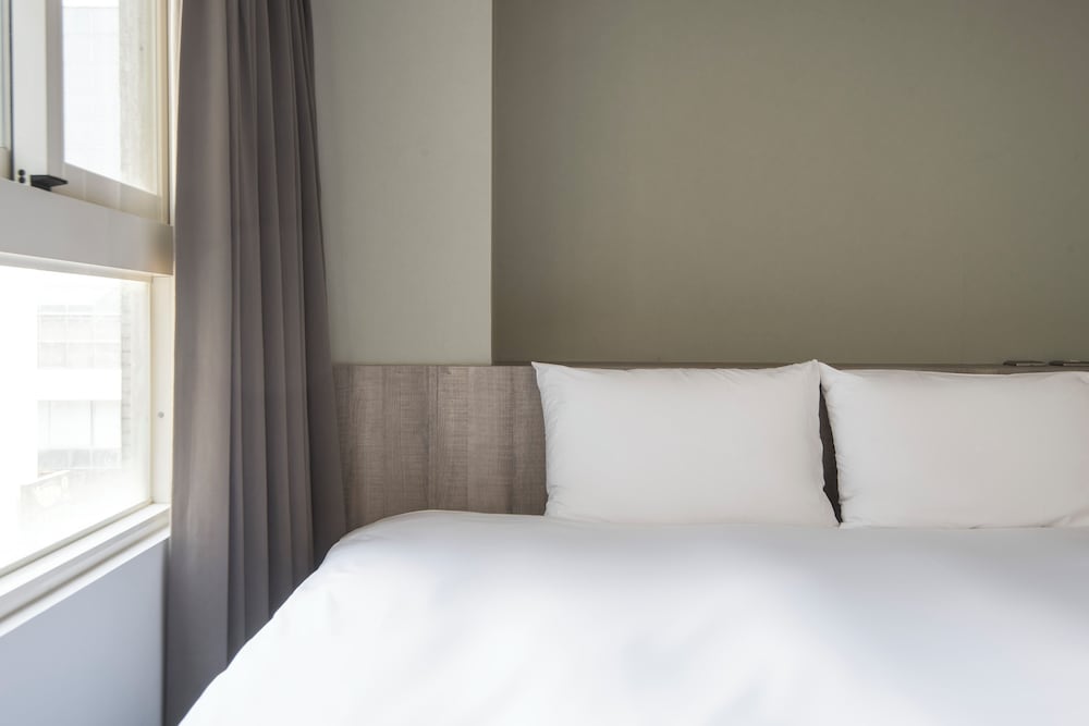Sparrow Hotel 28/37