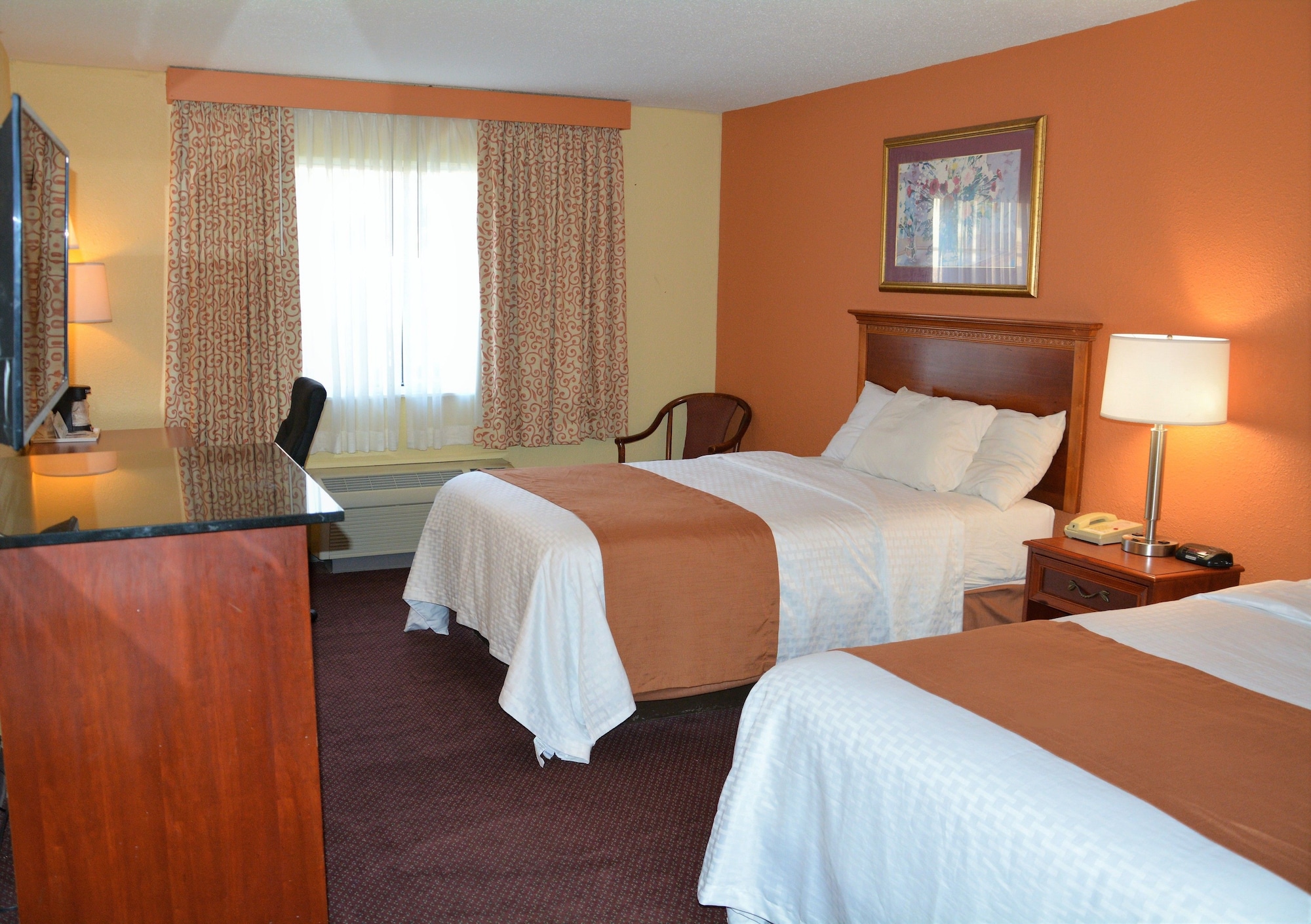 DELUXE, 2 DOUBLE BEDS, SMOKING