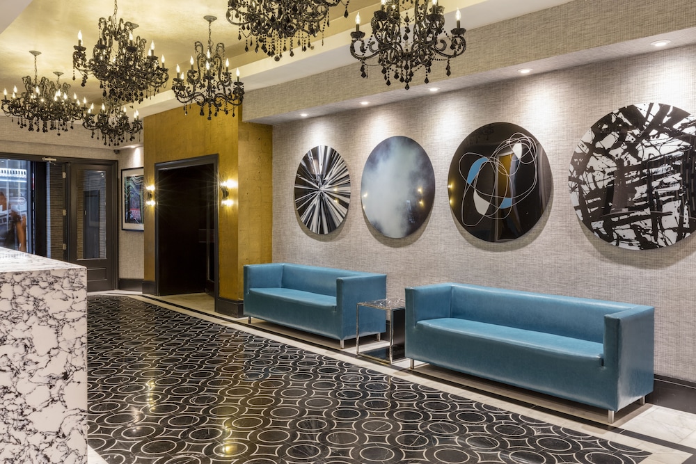 The Square Hotel 11/50