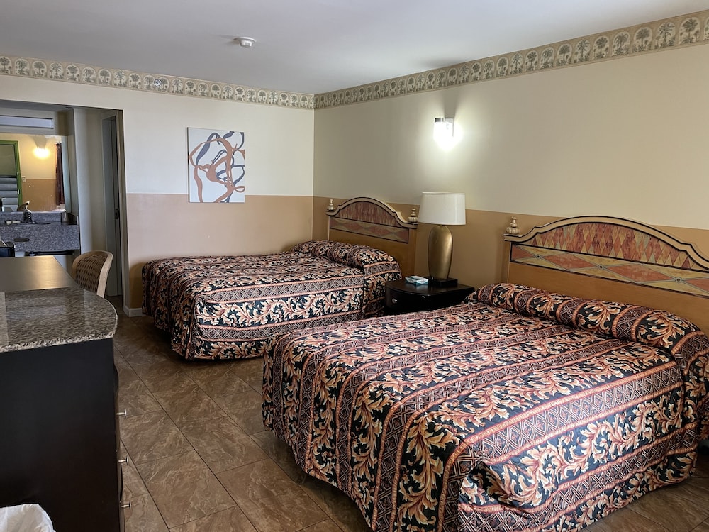 Sea Palace Inn 8/70