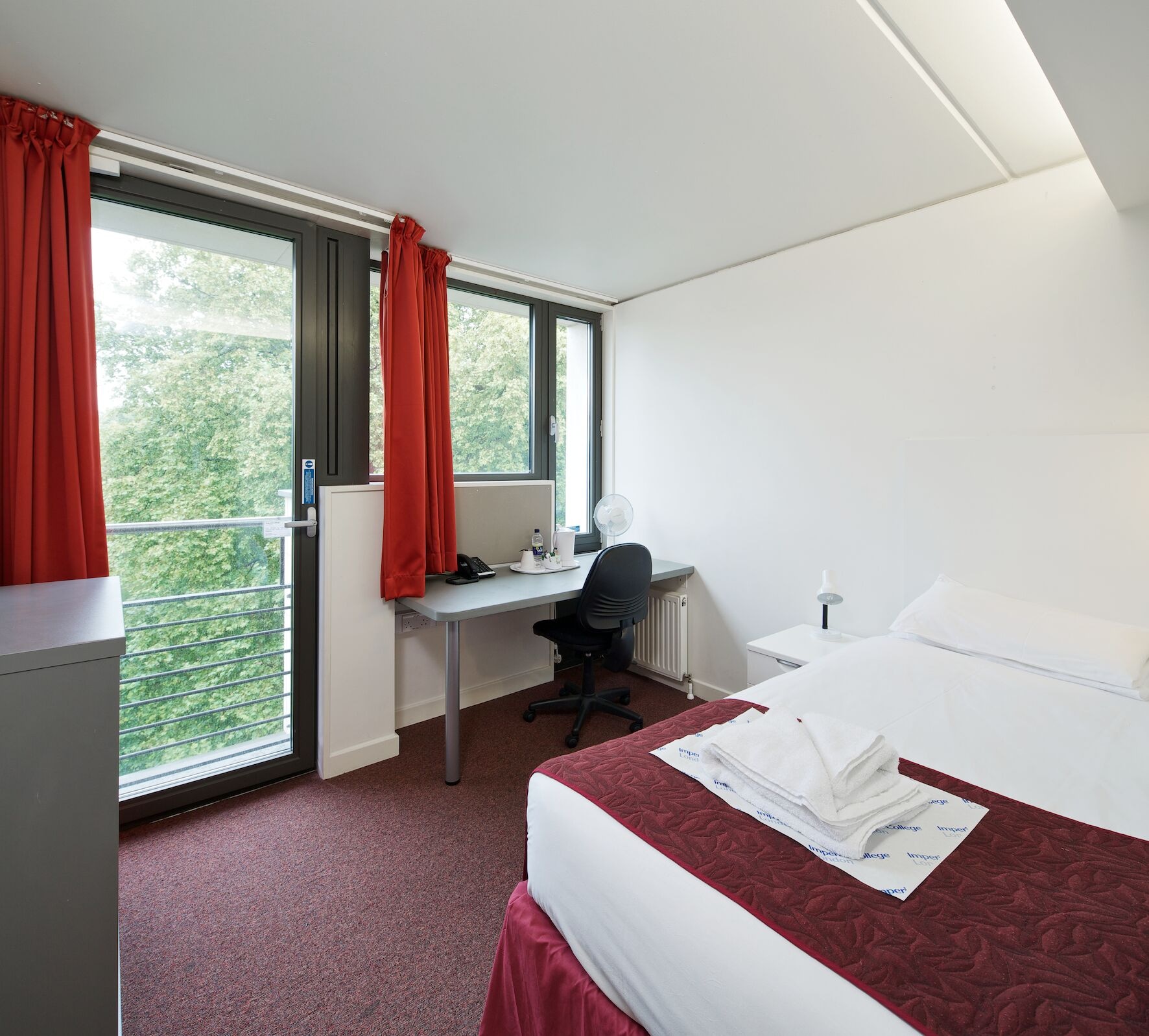 ROOM, SINGLE