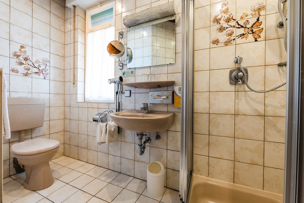 AAAA Hotelwelt Kubler 32/33