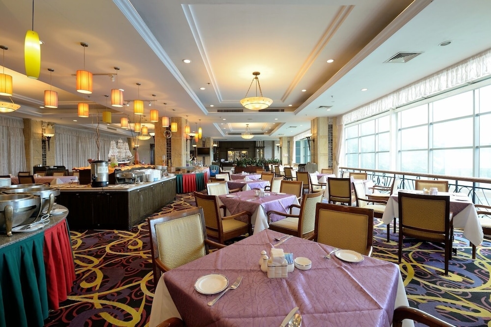 Gladden Hotel Shilong 46/58