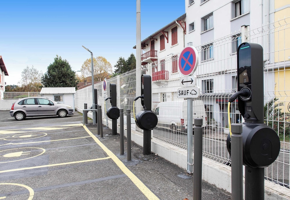 B&B HOTEL Lourdes Centre Gare 3 etoiles 38/48