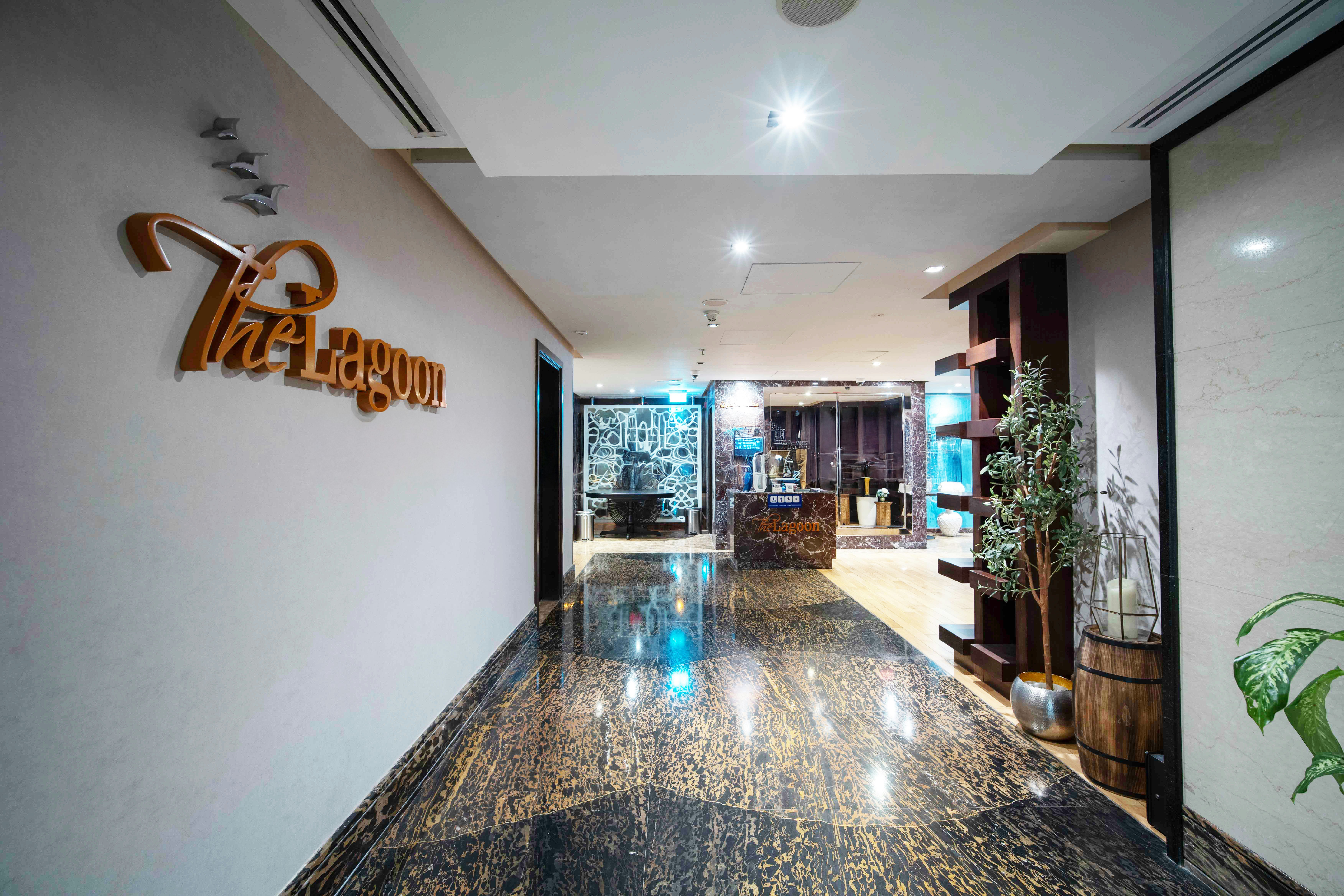Copthorne Hotel Sharjah 10/85