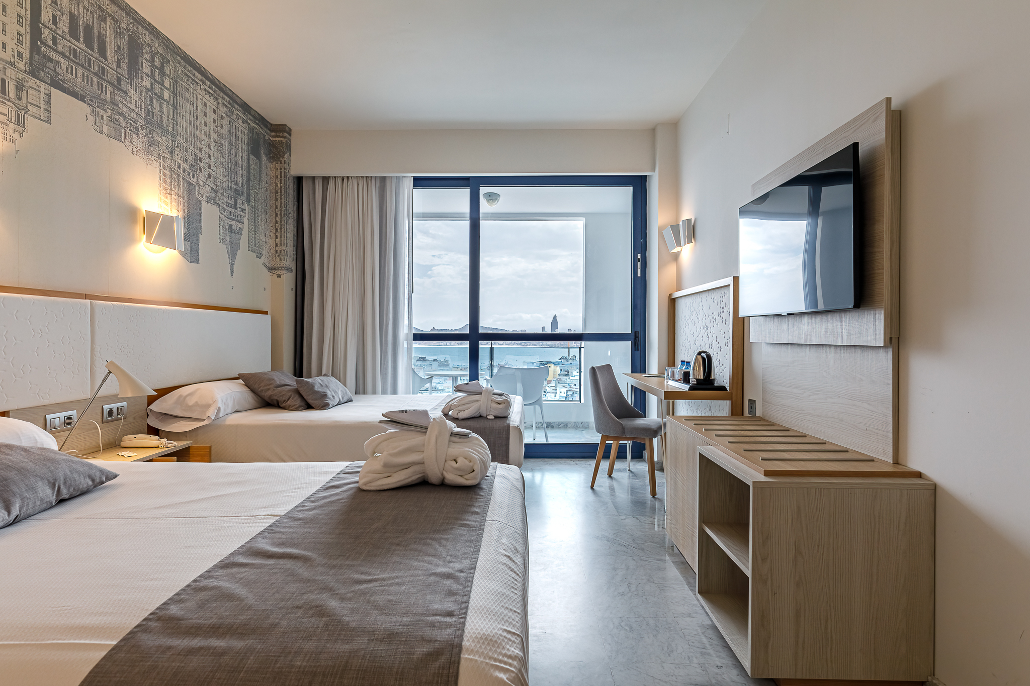 Premium, Balcony