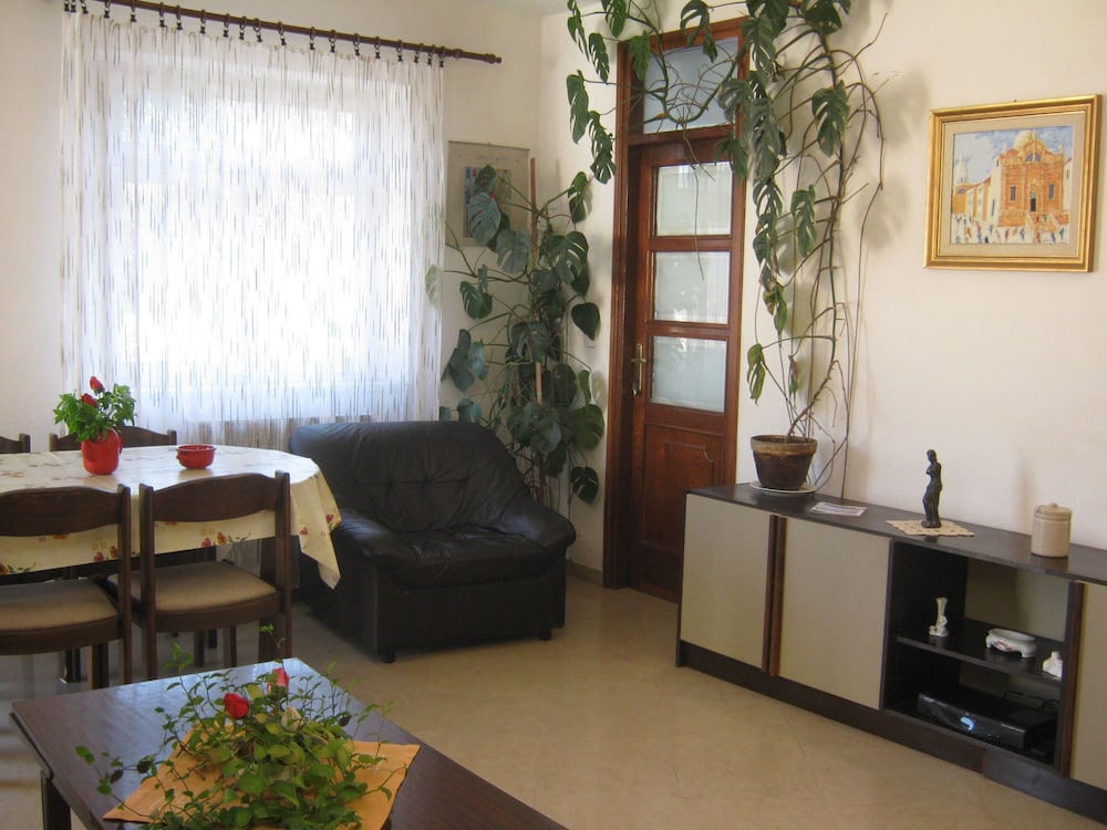 HOTEL APARTMENTS IVICA 19/50