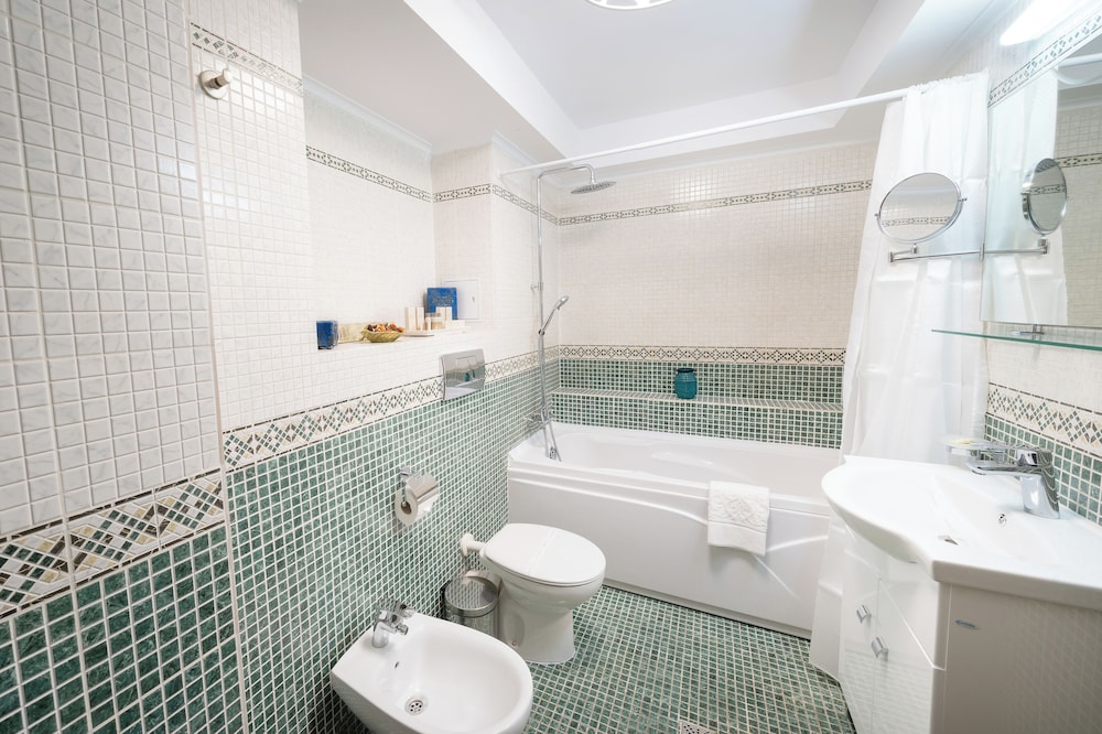 Phoenicia Comfort Hotel 49/51