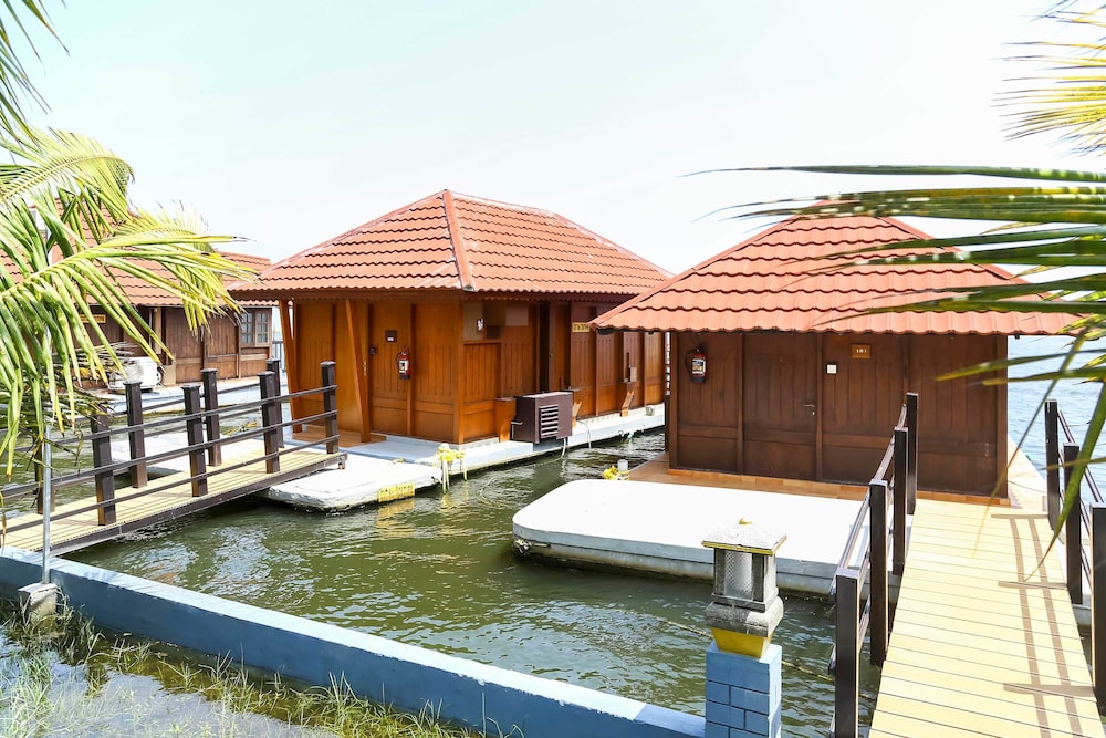 Poovar Island Resort 19/46