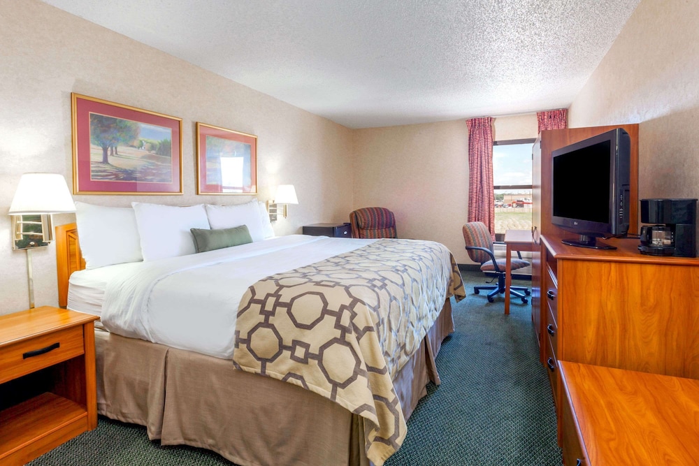 SUITE, KING BED