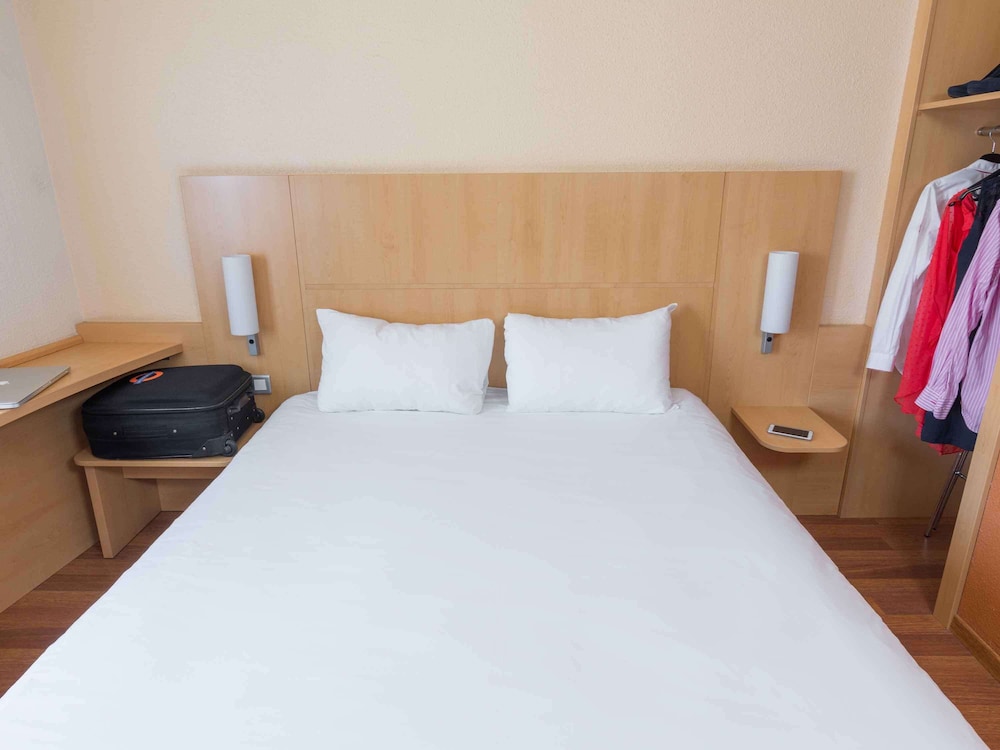 Ibis Dunkerque Centre 11/64