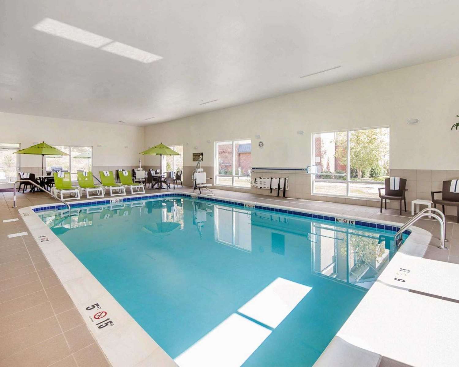 Comfort Suites Marietta Parkersburg 26/49