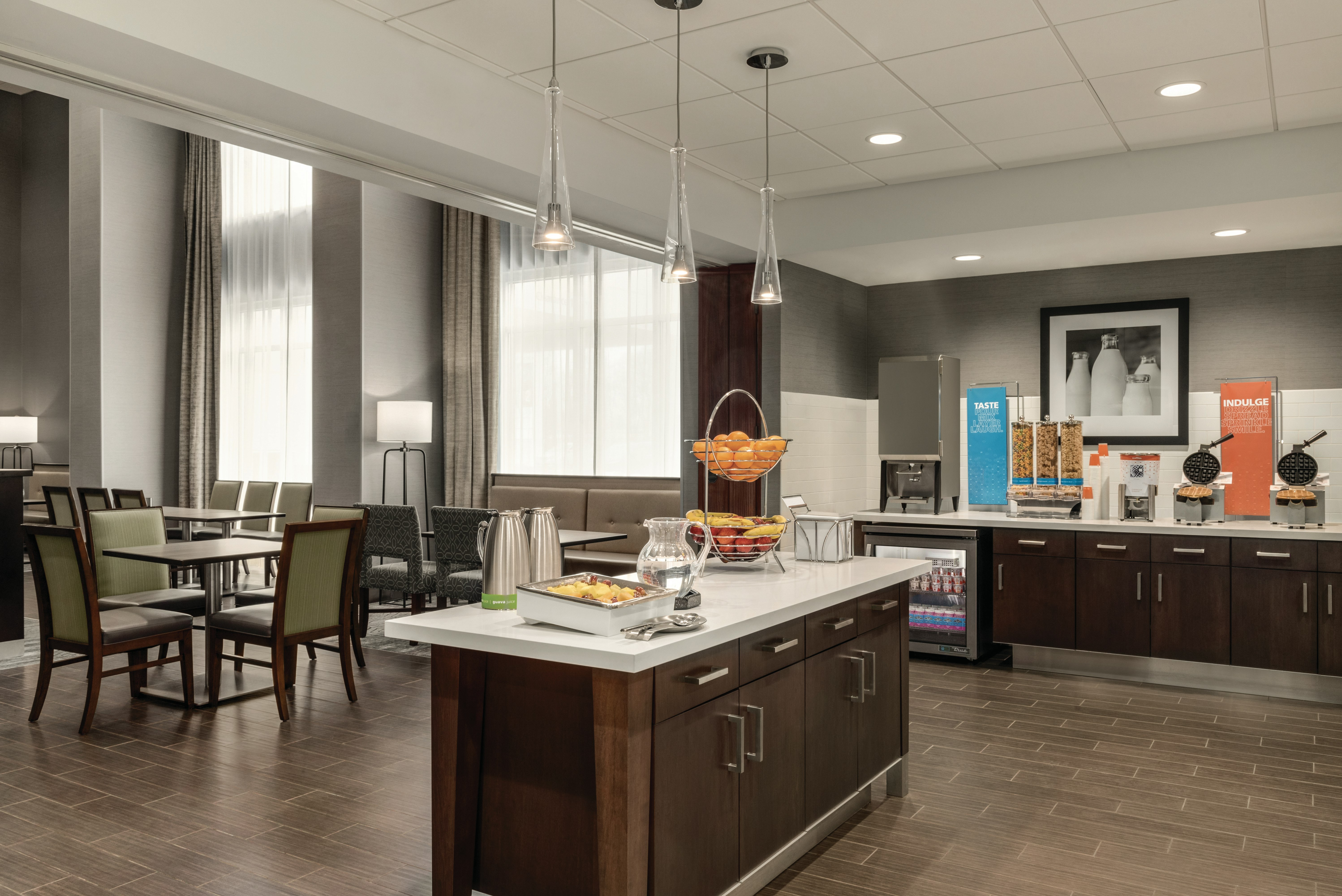 Hampton Inn Brooklyn Park, MN 24/36