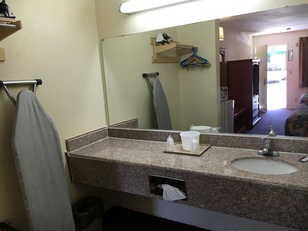 Economy Inn 16/25