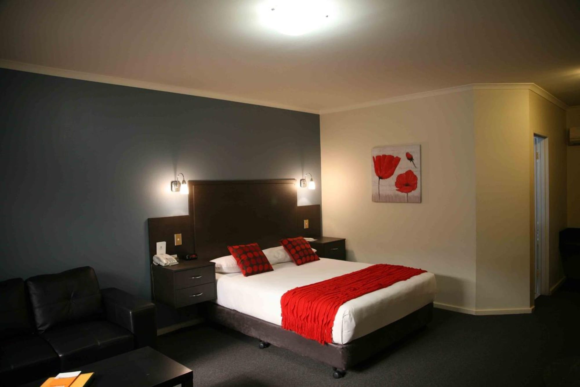DELUXE, QUEEN BED