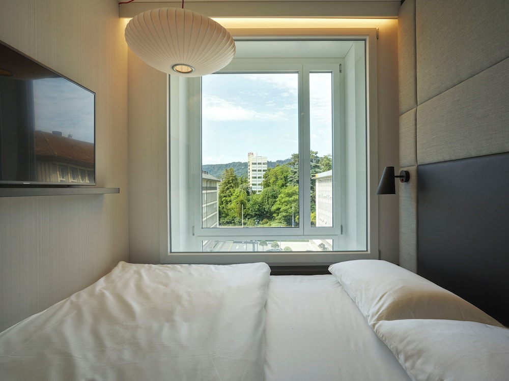 غرفة بسرير كينج في طابق مرتفع، citizenM Zurich 4/8