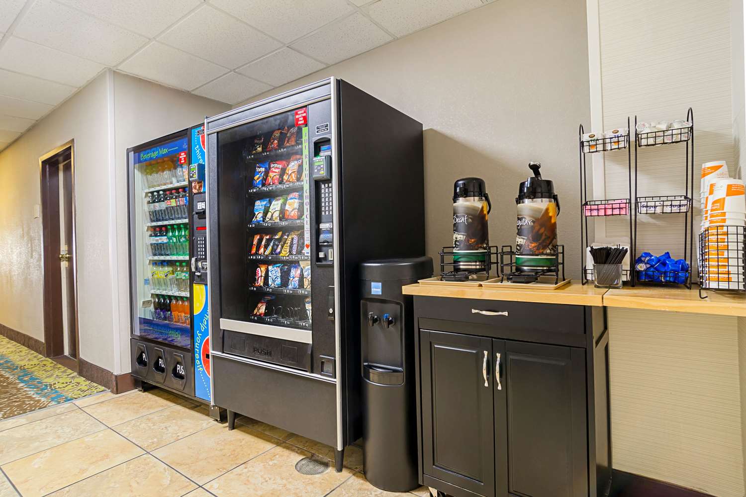 Holiday Inn & Suites Richmond - West End 6/15